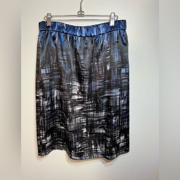 Chico’s brand new skirt black/blue/white crosshatch pattern size S - Picture 2 of 4
